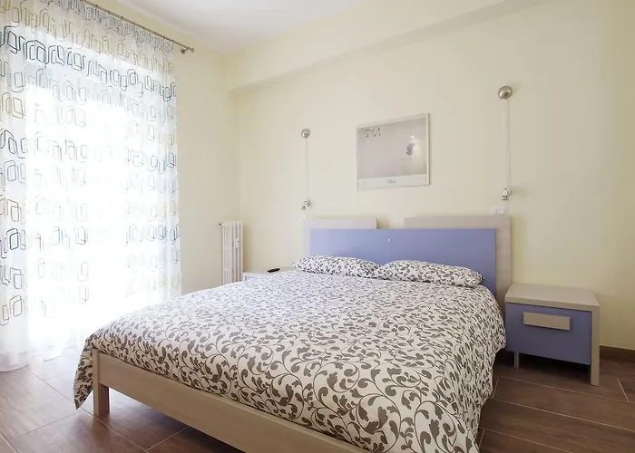 Homesuitehome 3*